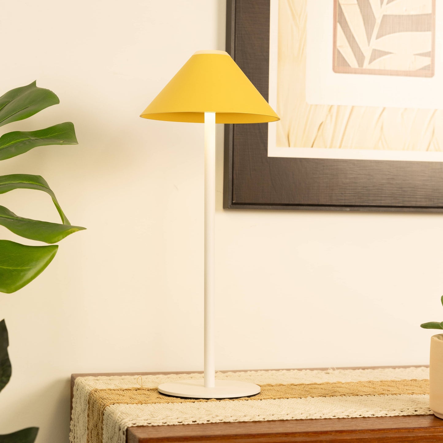 Le Midi – Rechargeable table lamp with dimmable brightness and soft light