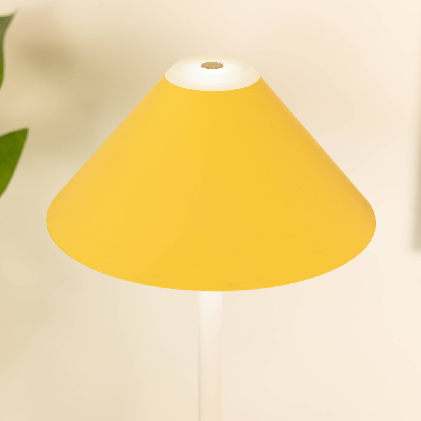 Le Midi – Rechargeable table lamp with dimmable brightness and soft light